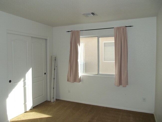 Building Photo - 4469 W Holly Berry Way