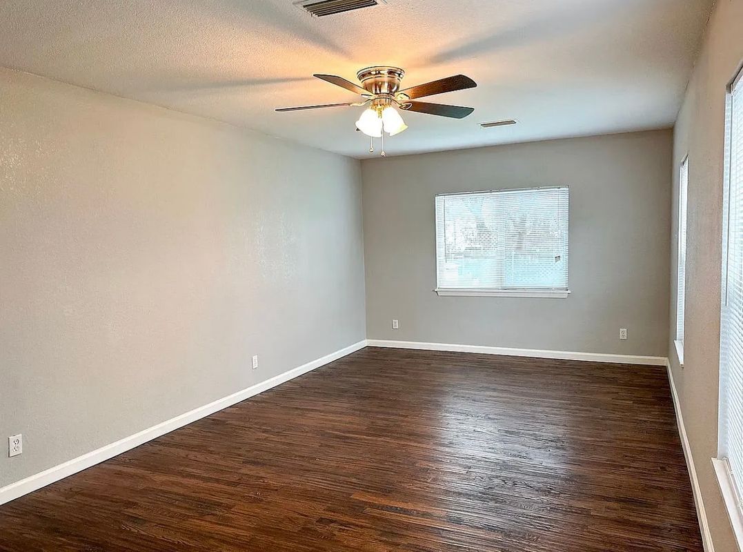 Building Photo - 211 Wanda Dr