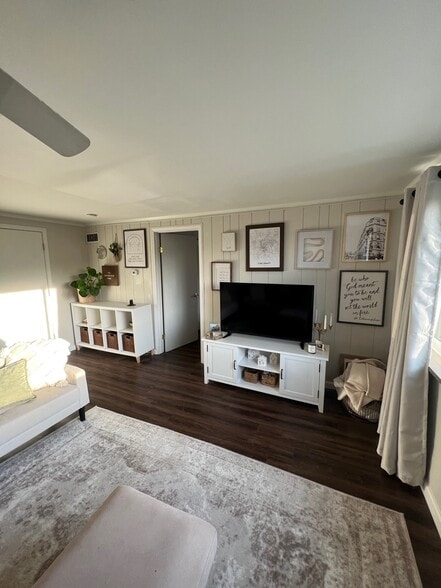 Building Photo - 701 Edgecliff St