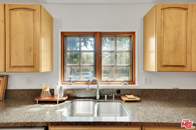 Building Photo - 4300 Laurelgrove Ave