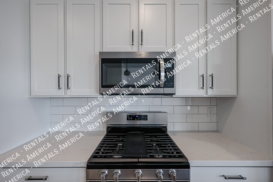 Building Photo - 11338 E Ulysses Ave