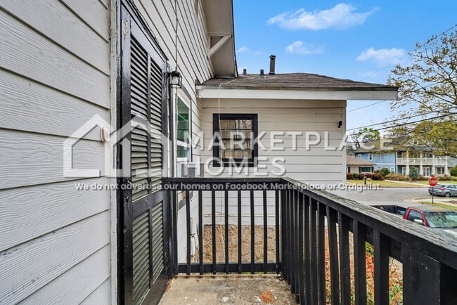 Building Photo - 876 Custer St