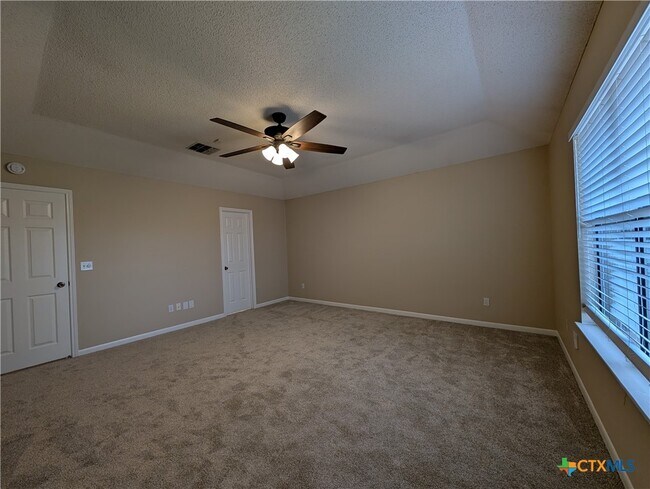 Building Photo - 1666 Lantana Cir