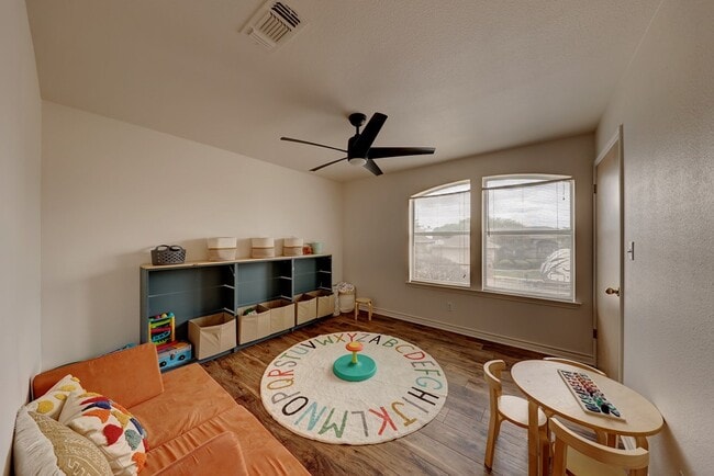 Building Photo - 212 Oak Hill Dr