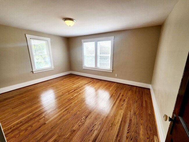 Building Photo - 3 Bed/2 Bath House Located in Suncrest Lawncare included - Available NOW