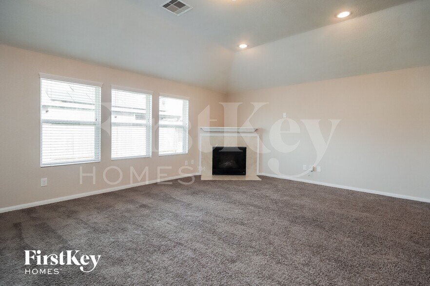Building Photo - 1023 Ranch Oak Dr
