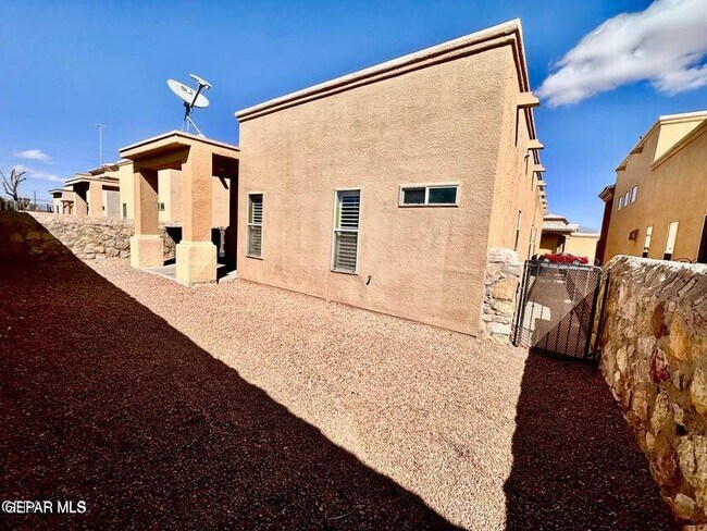 Building Photo - 3769 Coco Palm Dr