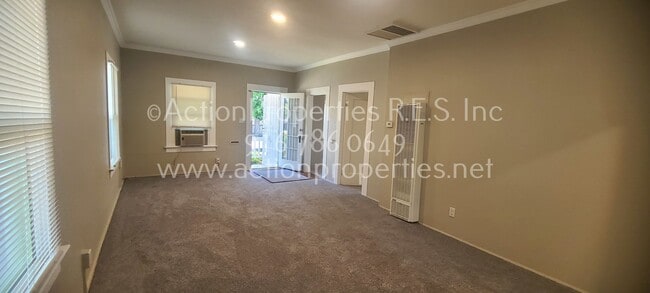 Building Photo - Updated 2 Bedroom 1 Bathroom, New Paint an...