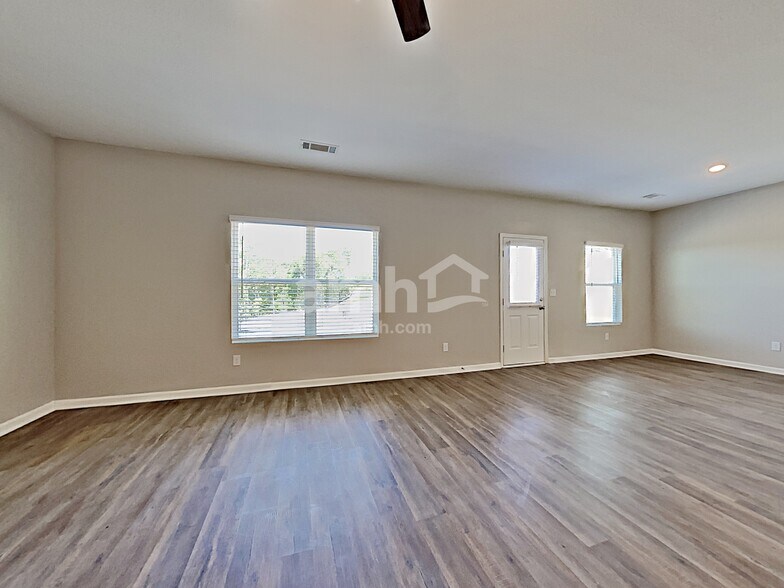 Building Photo - 3430 Ridge HillPkwy