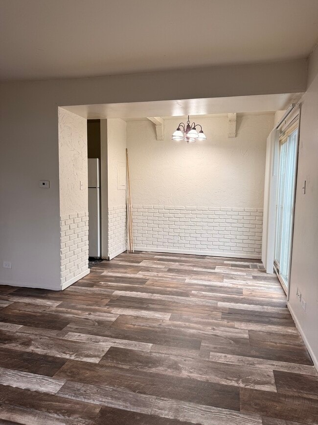 Building Photo - 5563 Allemong Dr