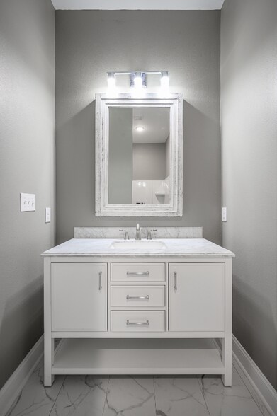 Building Photo - 218 NorthPark Dr