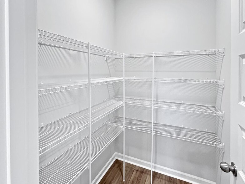 Building Photo - 367 Pine Crest View Dr