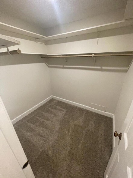 Building Photo - 812 Glen Eden Dr