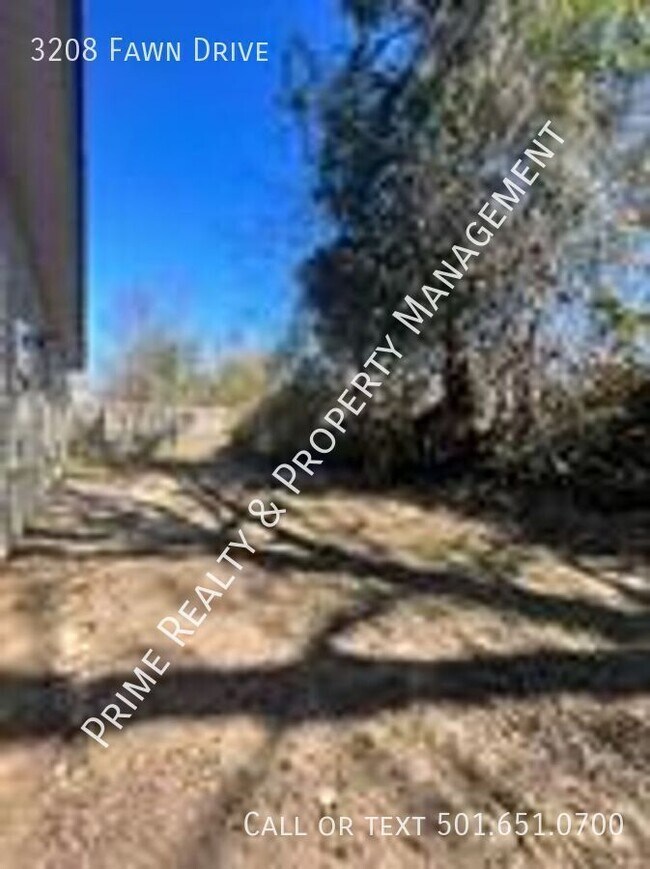 Building Photo - 3208 Fawn Dr