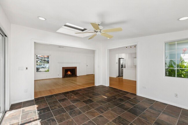 Building Photo - In the heart of the Coronado Village!