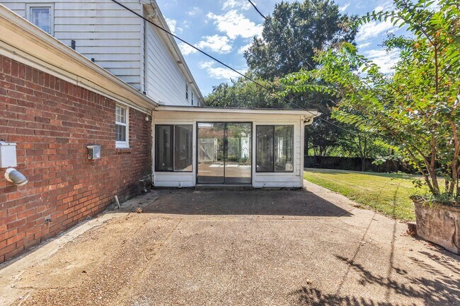 Building Photo - Newly Renovated 4-Bedroom Home in Germantown, TN