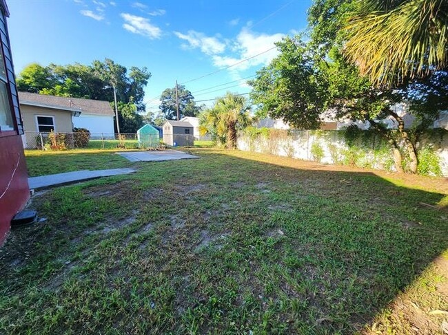 Building Photo - 2.0 bedroom in St. Petersburg Florida 33712