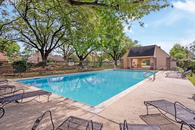 Building Photo - 8583 Wilcrest Dr