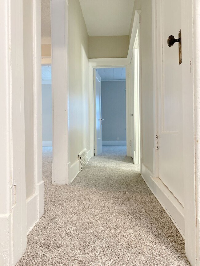 Building Photo - 2436 Laurel Ave N