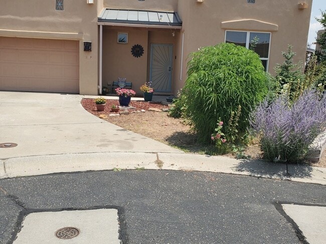 Building Photo - 2 Bedroom Single Family Home in Santa Fe