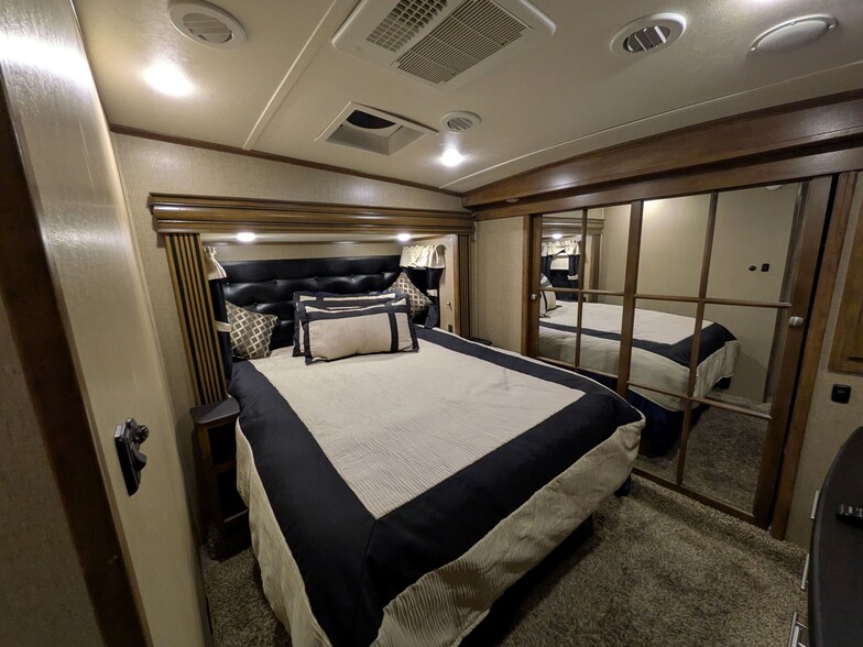 Building Photo - 1054 Cross Springs Ct