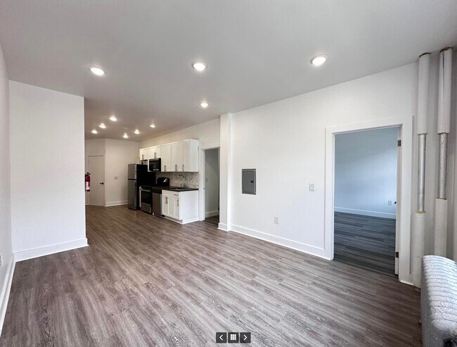 Building Photo - 9 Gifford Ave