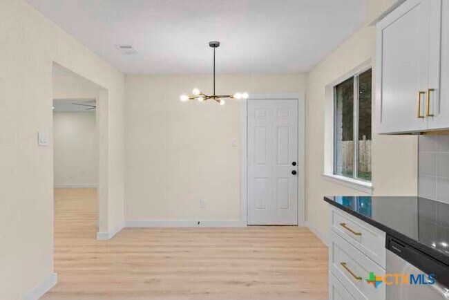Building Photo - 2326 Aprilmont Dr