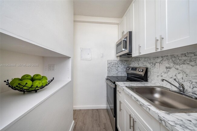 Building Photo - 455 SW 27th Ave