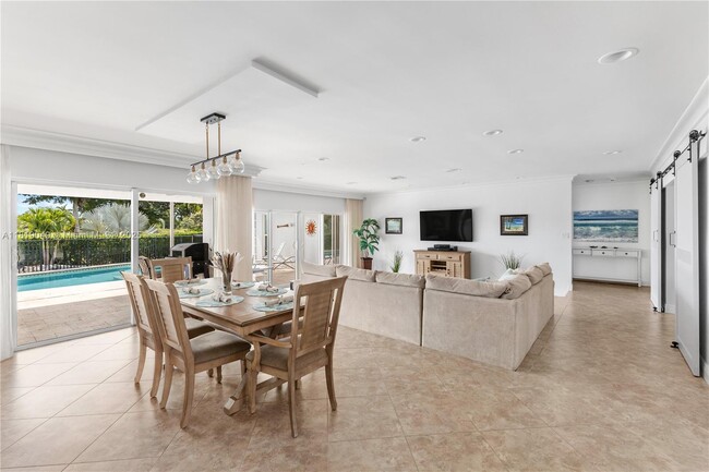 Building Photo - 4902 N Travelers Palm Ln