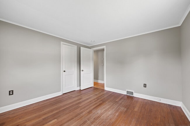 Building Photo - 27 Lathrop Dr