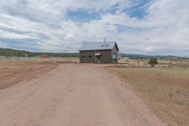 Building Photo - 2387 2500 S