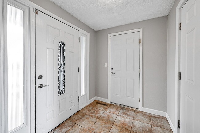 Building Photo - $1,895.00, 3 bed, 2 bath located in Fountain