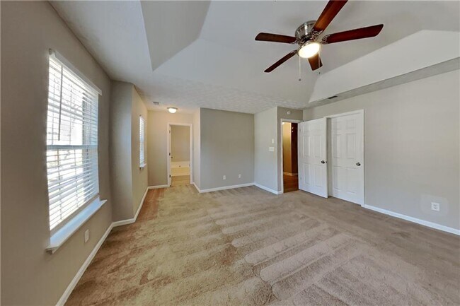 Building Photo - 3703 Majestic Dr SW