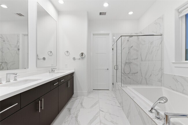 Building Photo - 2412 Canal St