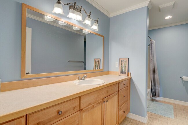Building Photo - 3 Bed 2 Bath beautiful home on a corner lot in Admirals Cove