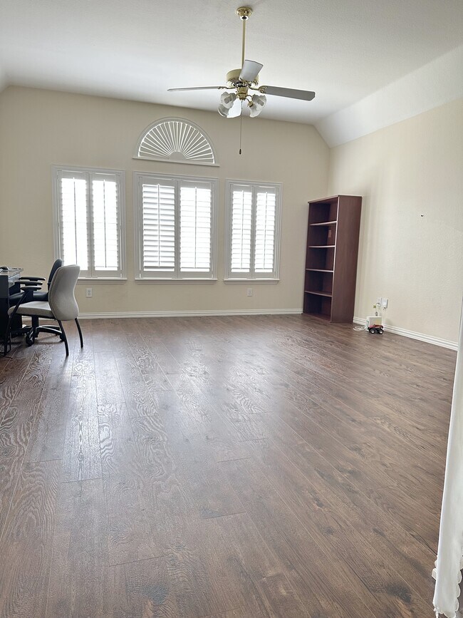 Building Photo - 9724 Wolf Creek Dr