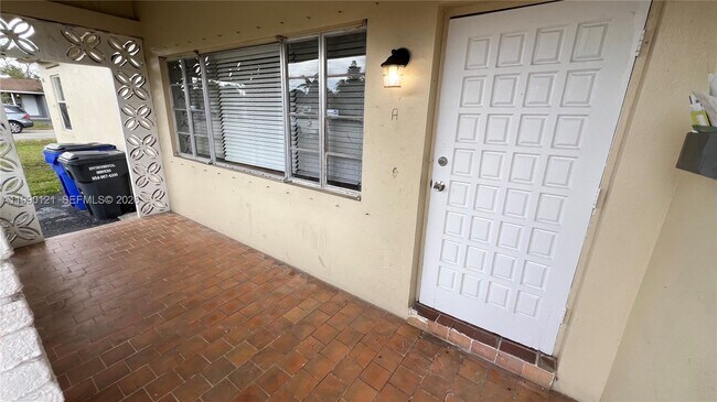 Building Photo - 1001 S 22nd Ct