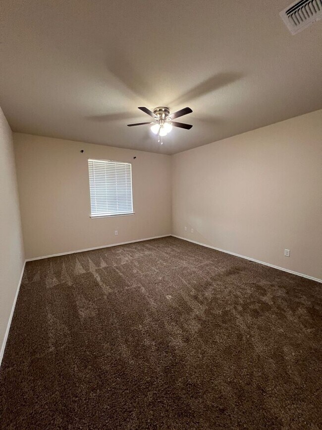 Building Photo - Spacious 5-Bedroom Harker Heights Home with 3 Living Areas & 3-Car Garage