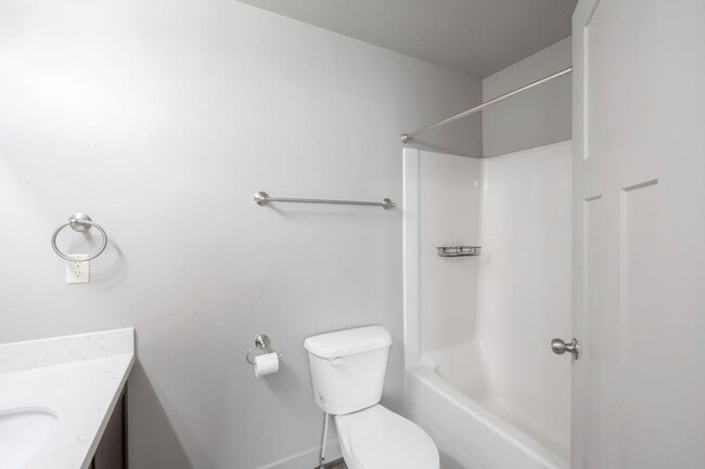 Building Photo - Amazing 2 Story Townhome in Vineyard w/ at...