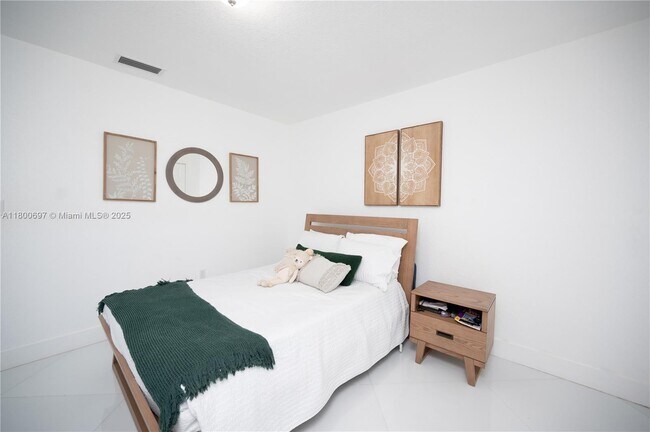 Building Photo - 13561 SW 98th Pl