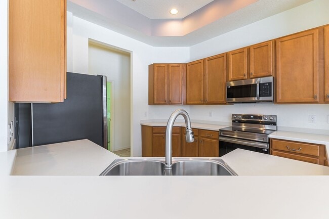 Building Photo - 4 Bed / 3 Bath Unfurnished Family Home wit...