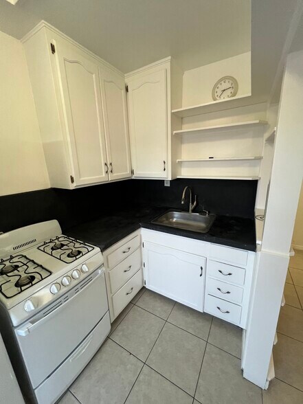 Building Photo - 3664 W 54th St