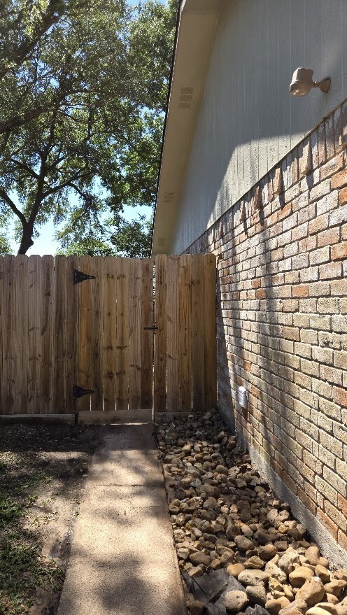Building Photo - 4055 Cypressdale Dr