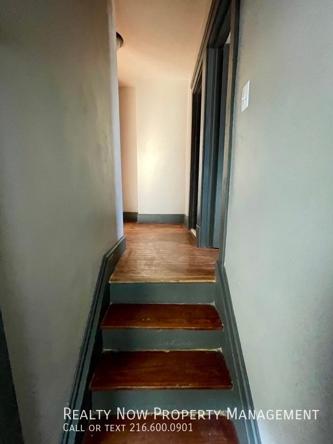 Building Photo - 2043 W 101st St