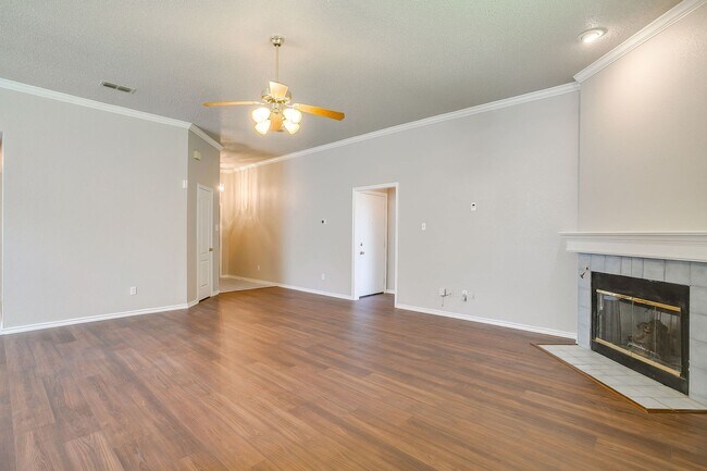 Building Photo - Freshly Remodeled 3 Bedroom, 2 Bath Home Awaiting New Tenants- FWISD- 76133