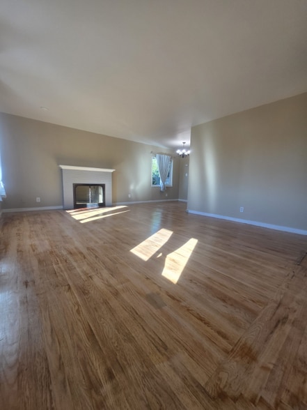 Building Photo - 17xxx Ehle St