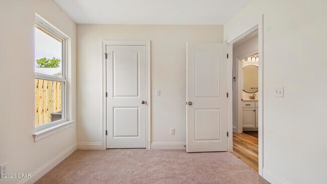 Building Photo - 908 Mulberry Ave