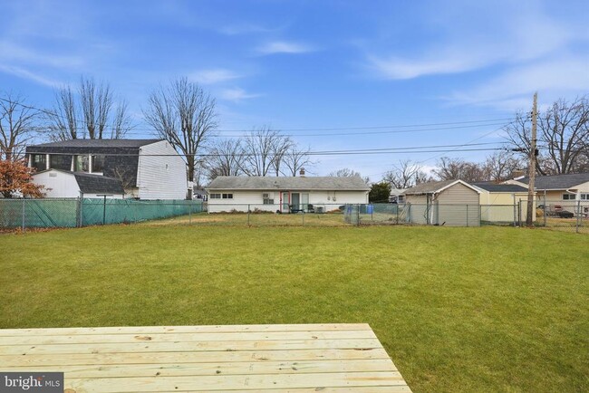 Building Photo - 65 Oaktree Dr