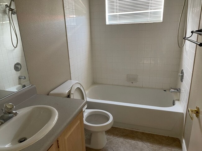 Building Photo - Spacious Condo with Loft & 2-Car Garage – Minutes from the Strip!