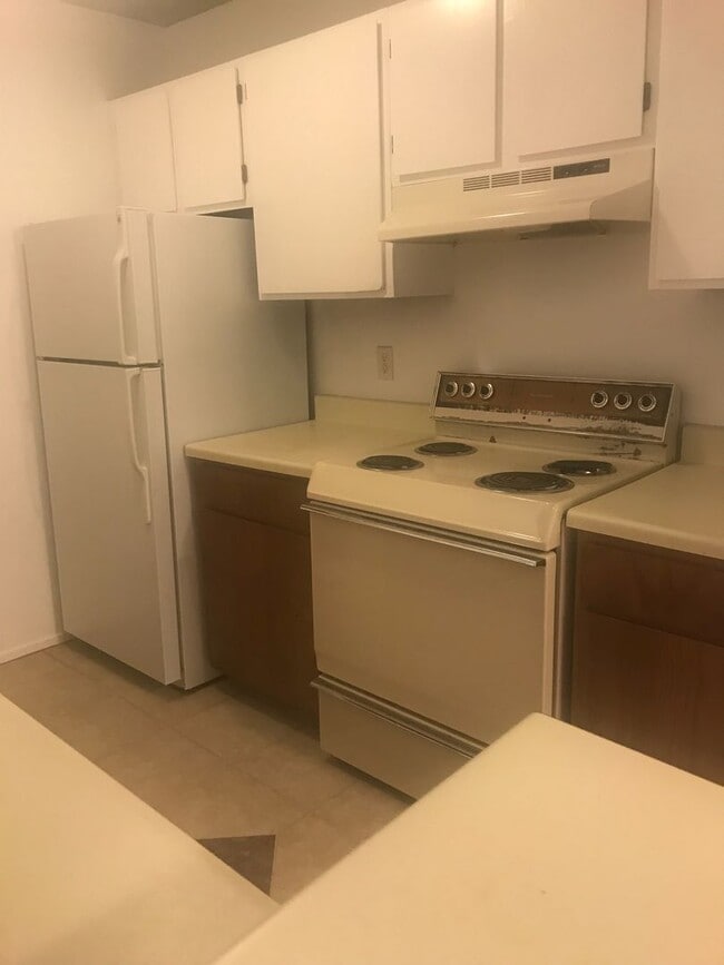Building Photo - 1x1 Condo